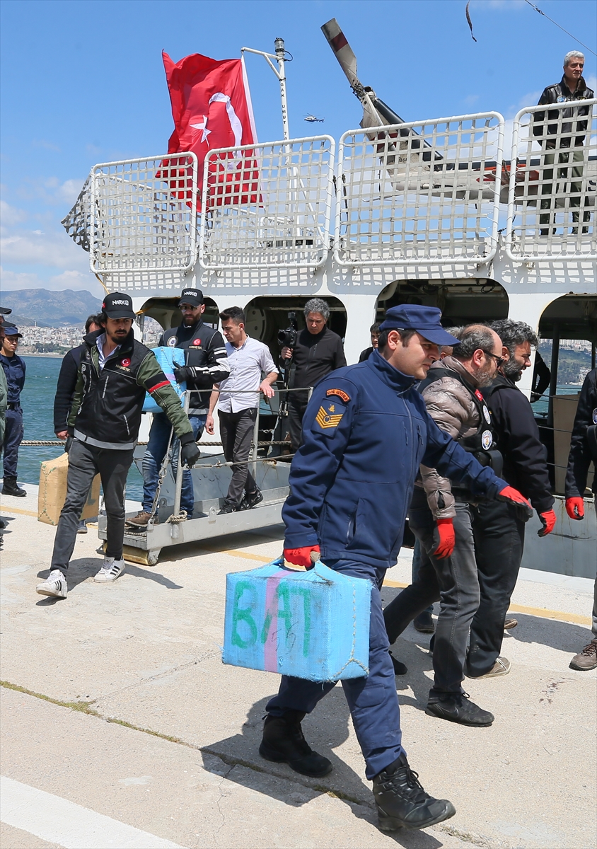 Uyuşturucu teknesi limana getirildi