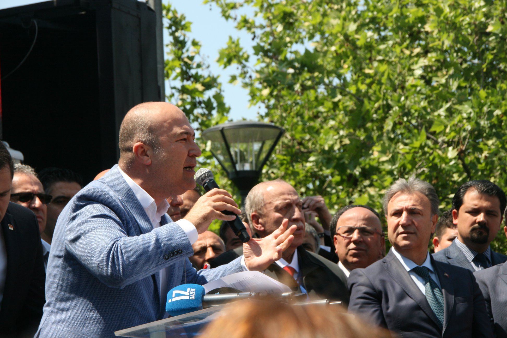 CHP İzmir Konak Meydanı'nda saldırıyı protesto etti