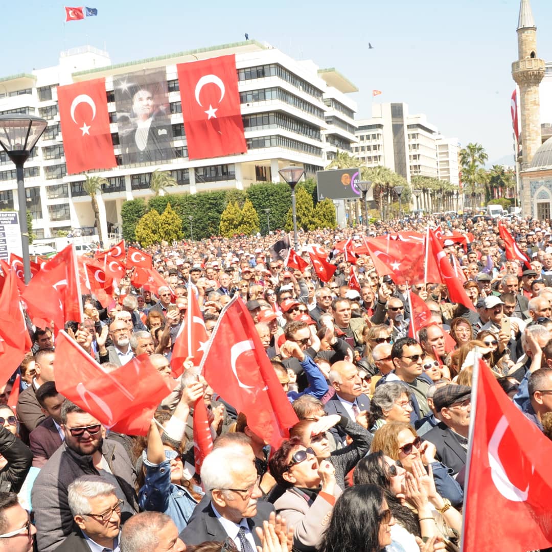 CHP İzmir Konak Meydanı'nda saldırıyı protesto etti