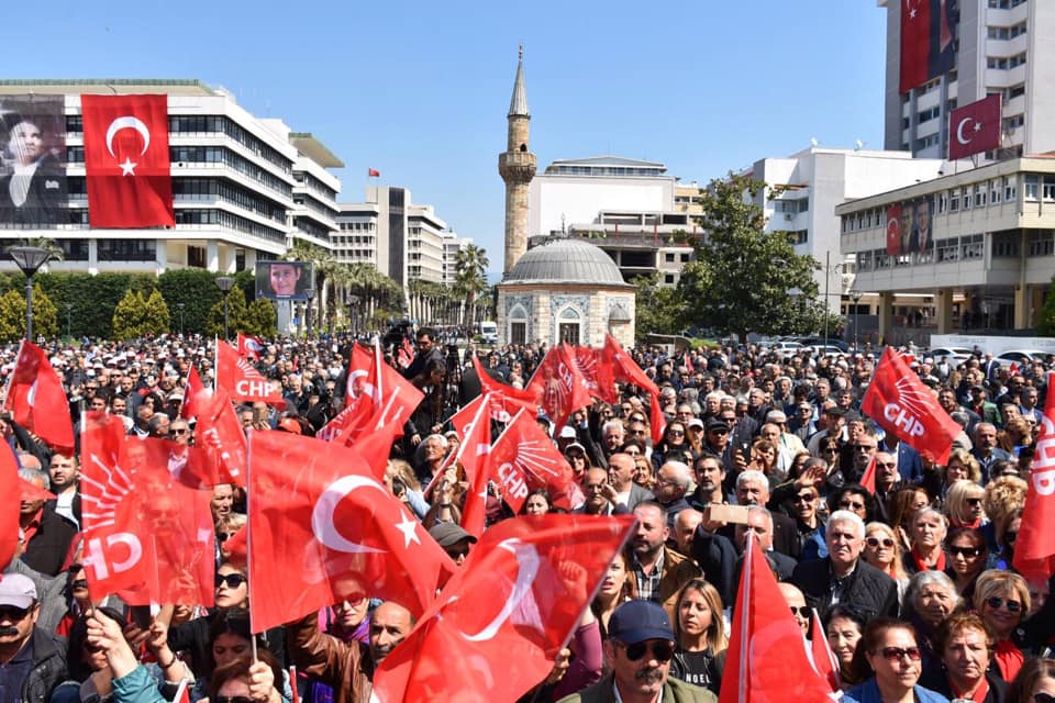 CHP İzmir Konak Meydanı'nda saldırıyı protesto etti