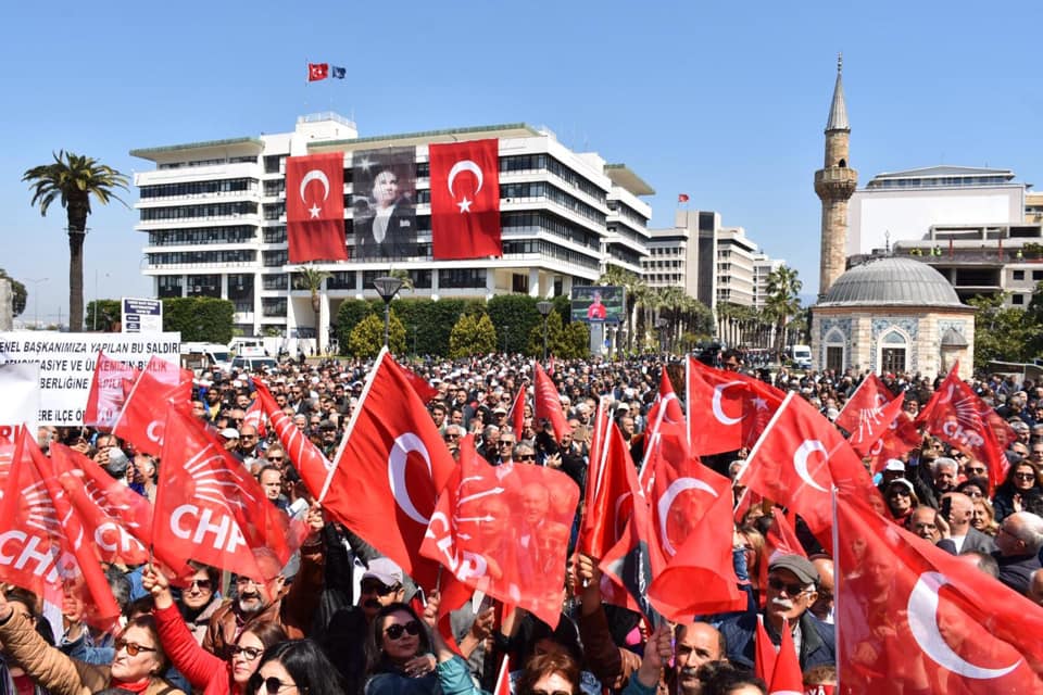 CHP İzmir Konak Meydanı'nda saldırıyı protesto etti