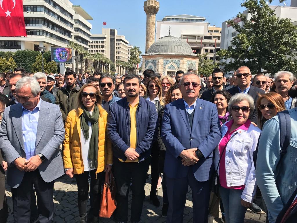 CHP İzmir Konak Meydanı'nda saldırıyı protesto etti