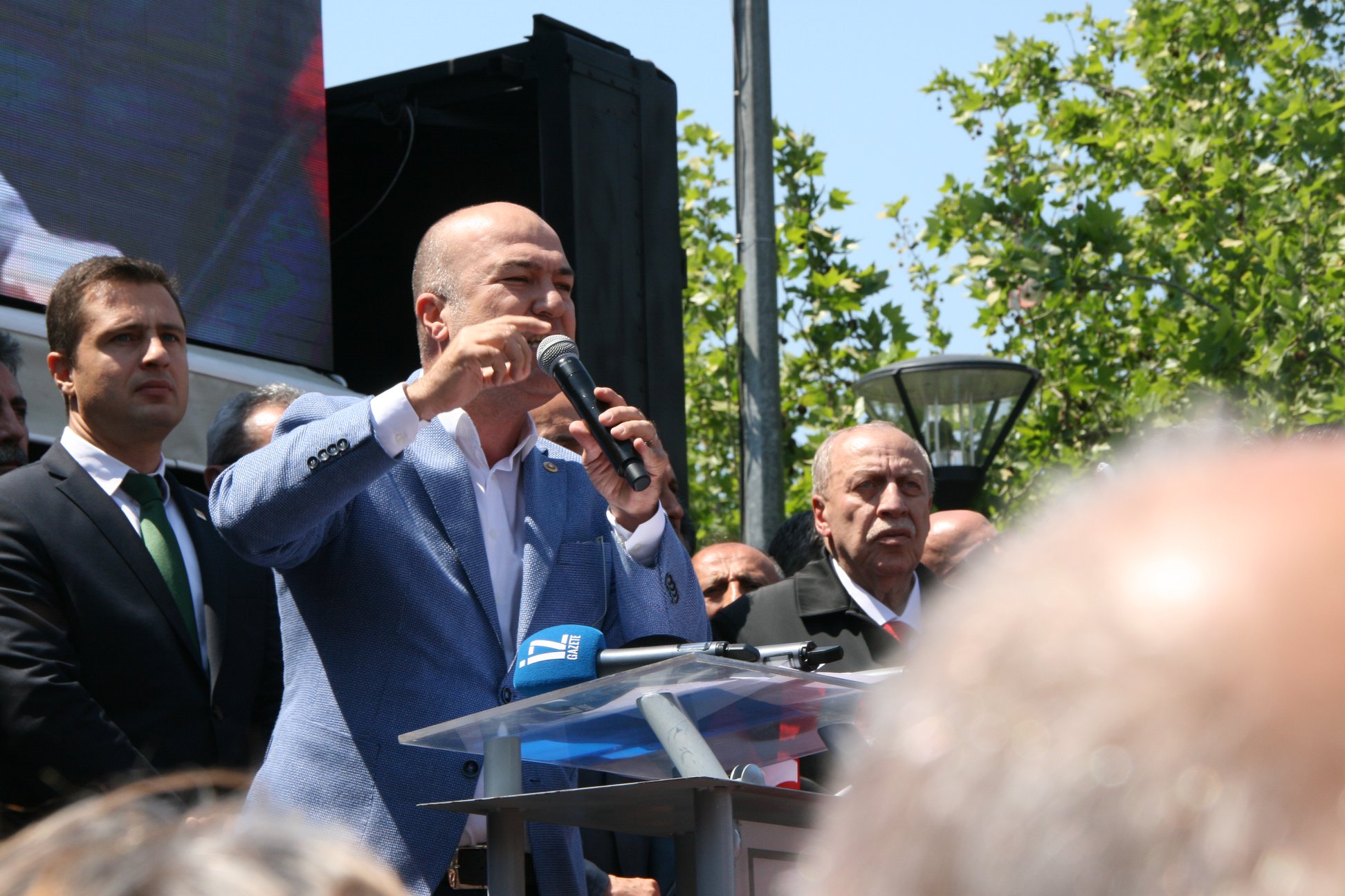 CHP İzmir Konak Meydanı'nda saldırıyı protesto etti