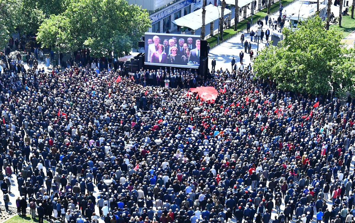 CHP İzmir Konak Meydanı'nda saldırıyı protesto etti