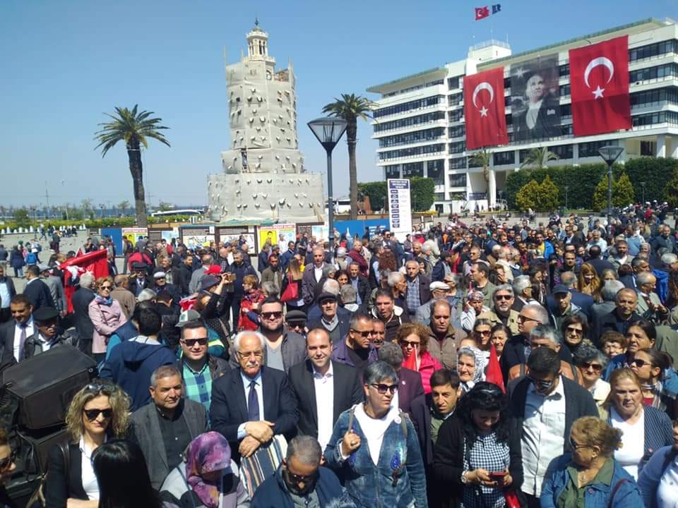 CHP İzmir Konak Meydanı'nda saldırıyı protesto etti