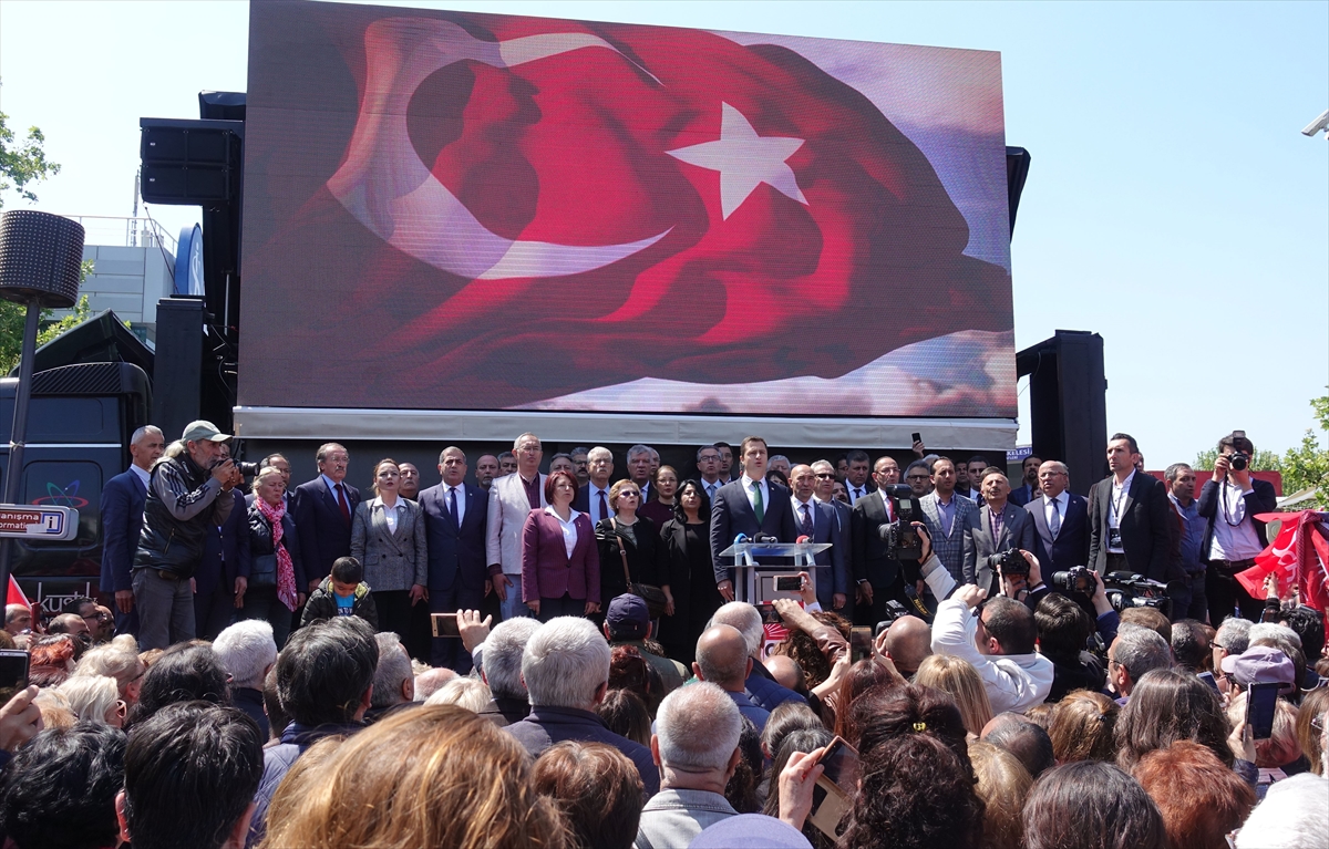 CHP İzmir Konak Meydanı'nda saldırıyı protesto etti