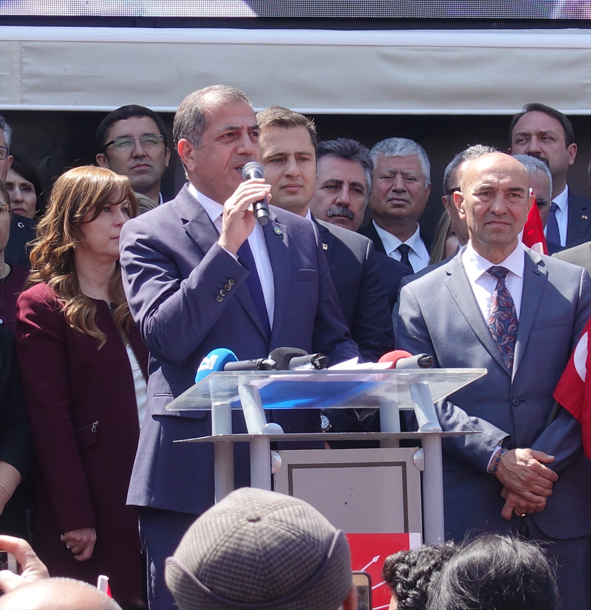 CHP İzmir Konak Meydanı'nda saldırıyı protesto etti