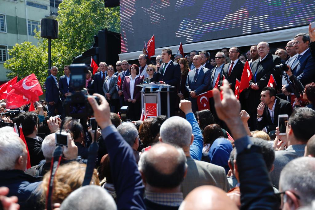 CHP İzmir Konak Meydanı'nda saldırıyı protesto etti