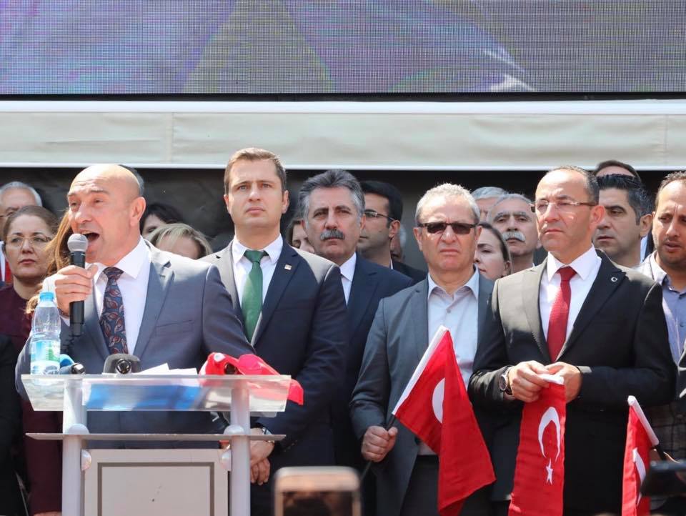 CHP İzmir Konak Meydanı'nda saldırıyı protesto etti