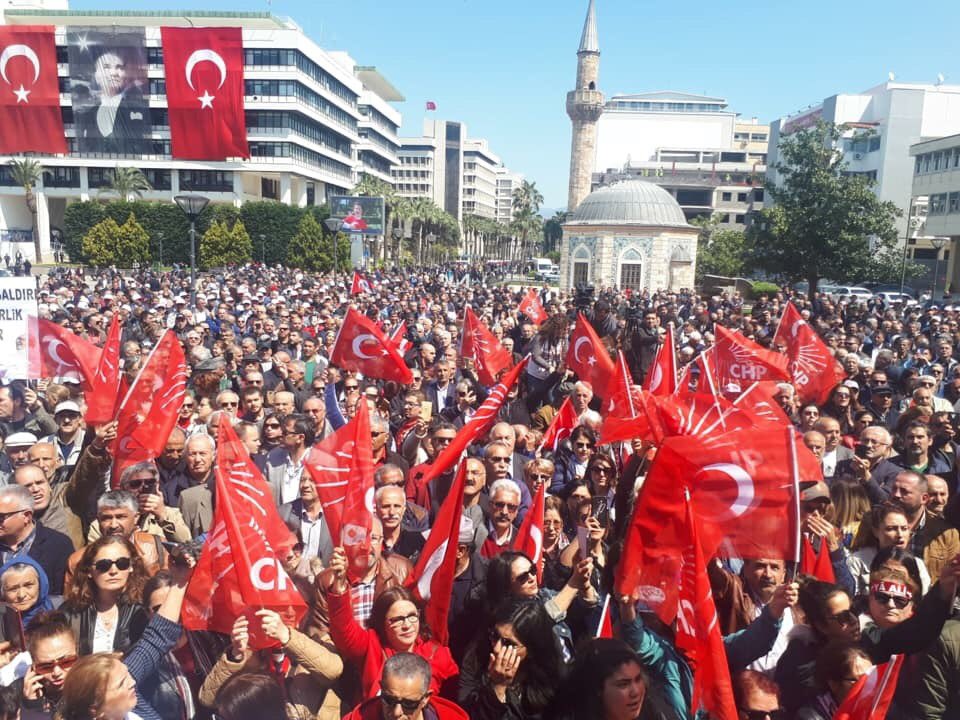 CHP İzmir Konak Meydanı'nda saldırıyı protesto etti