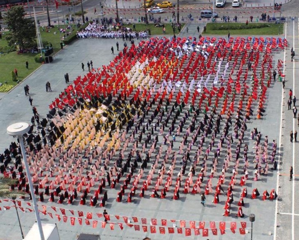 İzmir'de 23 Nisan'dan renkli görüntüler...