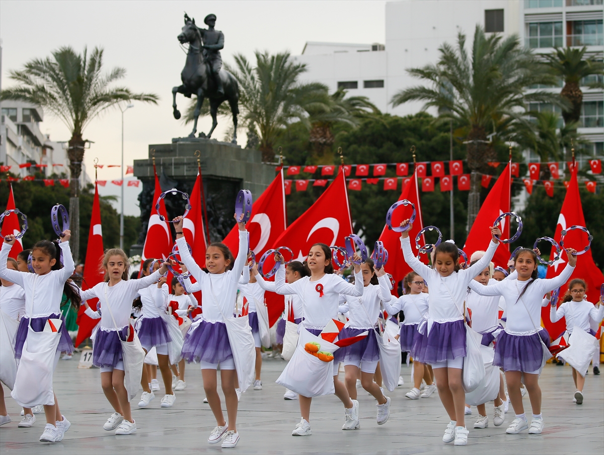 İzmir'de 23 Nisan'dan renkli görüntüler...