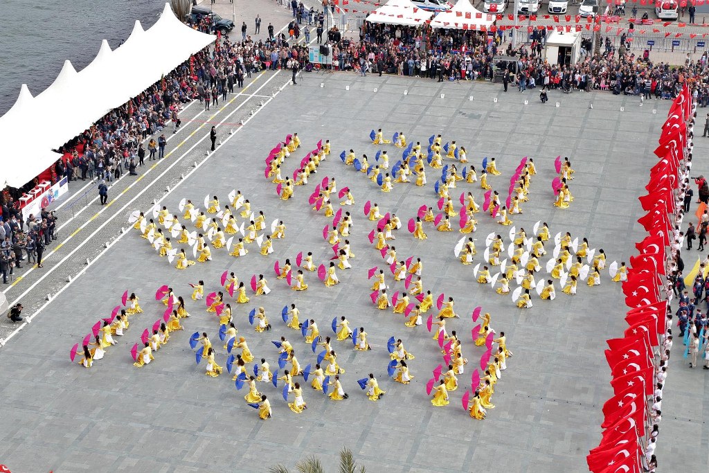 İzmir'de 23 Nisan'dan renkli görüntüler...