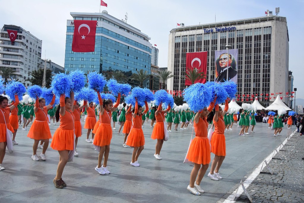 İzmir'de 23 Nisan'dan renkli görüntüler...