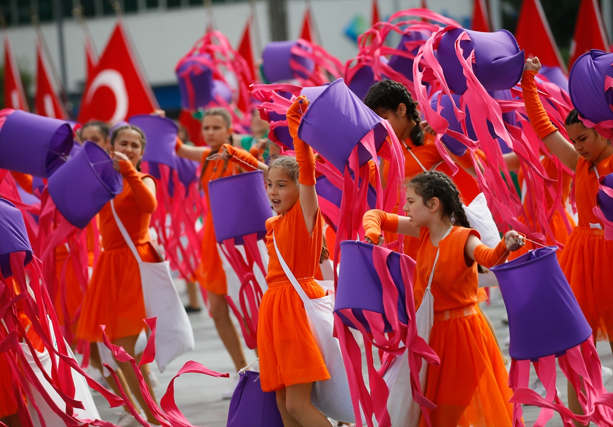 İzmir'de 23 Nisan'dan renkli görüntüler...