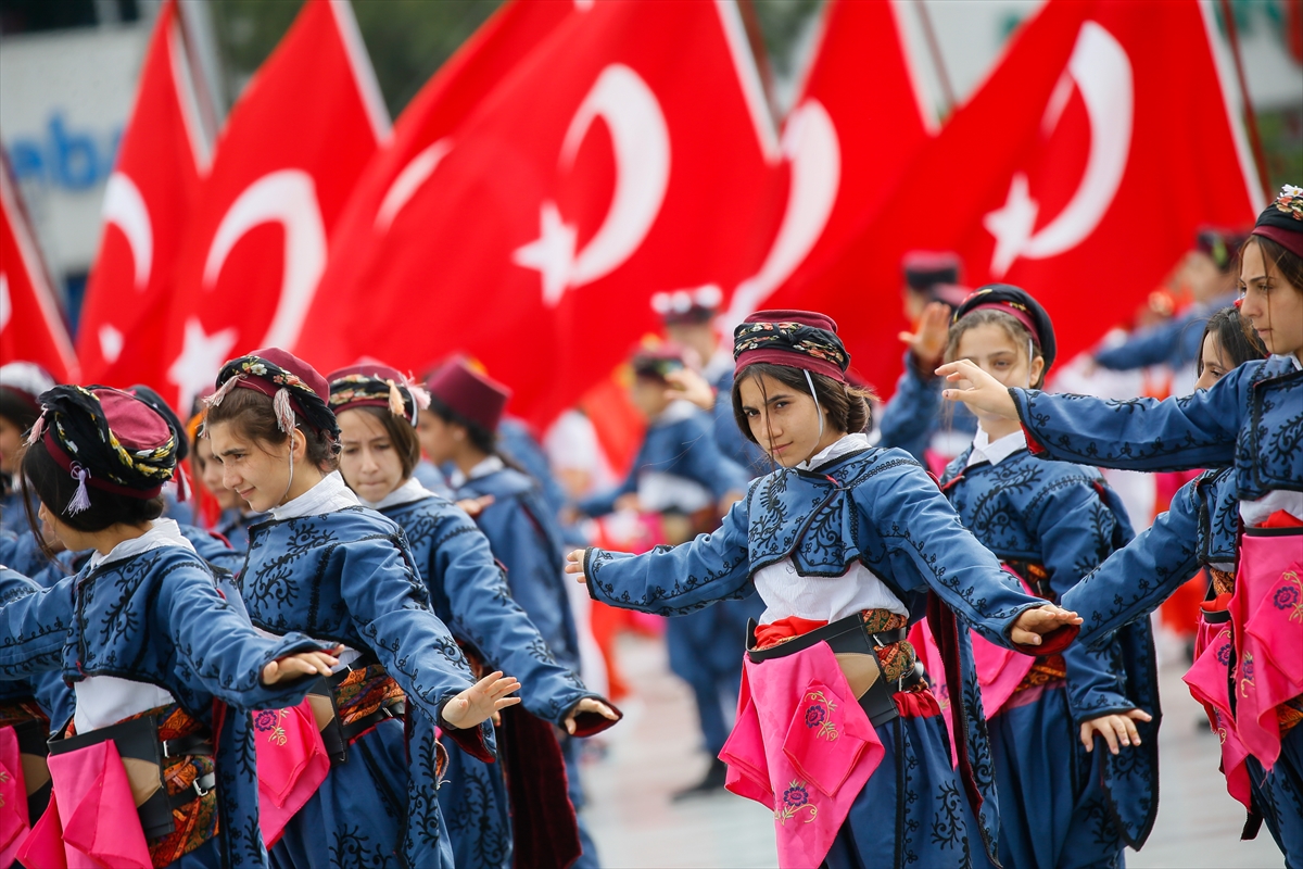 İzmir'de 23 Nisan'dan renkli görüntüler...