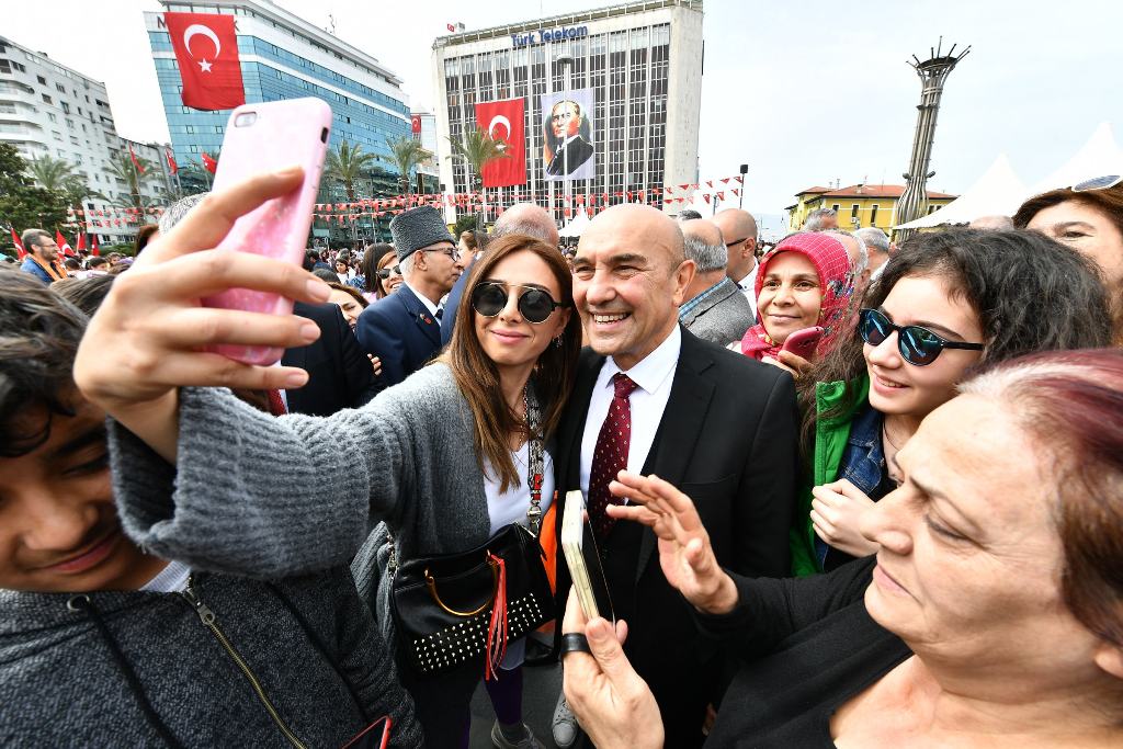 İzmir'de 23 Nisan'dan renkli görüntüler...