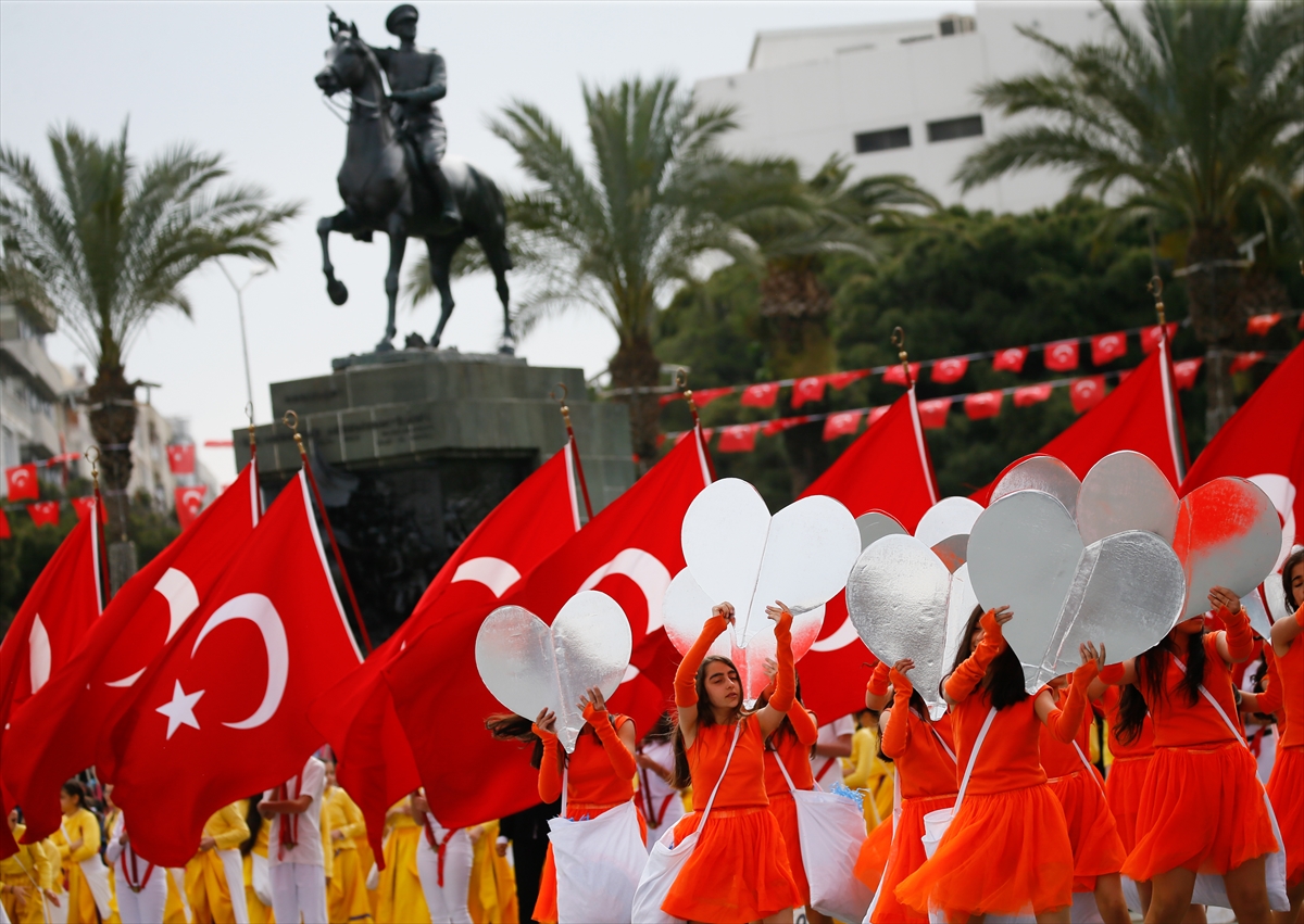 İzmir'de 23 Nisan'dan renkli görüntüler...