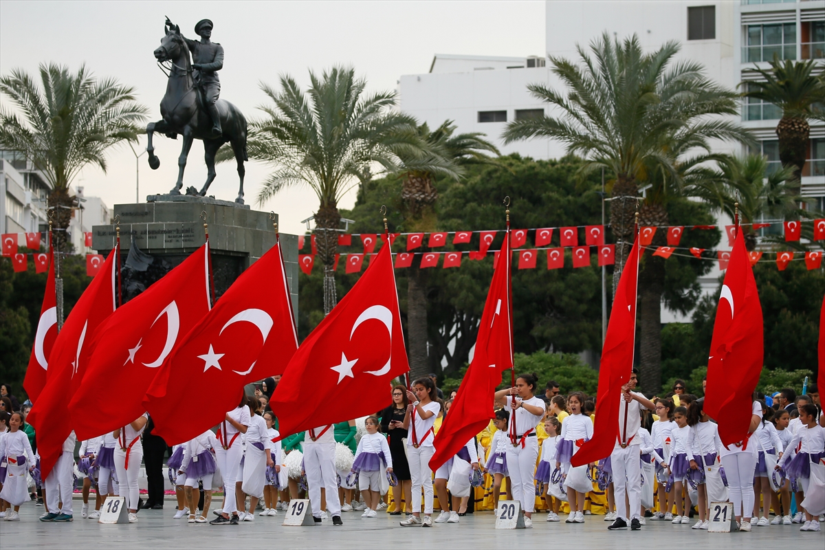 İzmir'de 23 Nisan'dan renkli görüntüler...