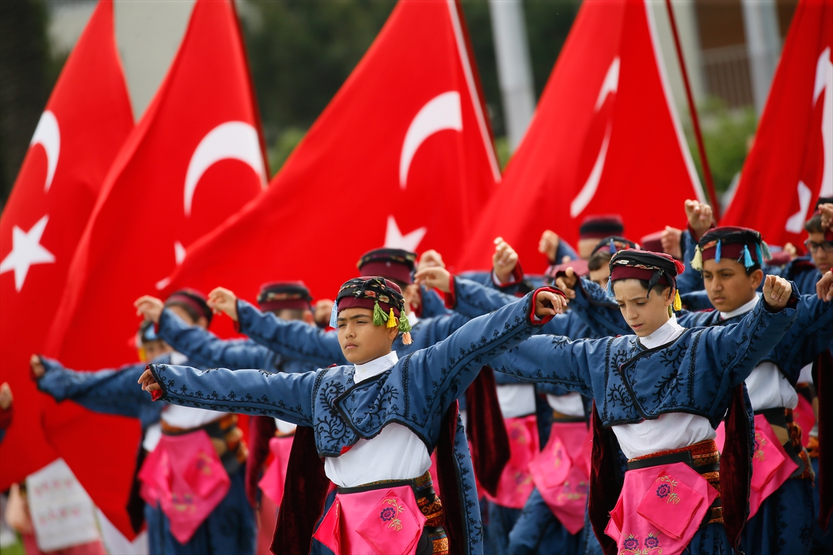 İzmir'de 23 Nisan'dan renkli görüntüler...