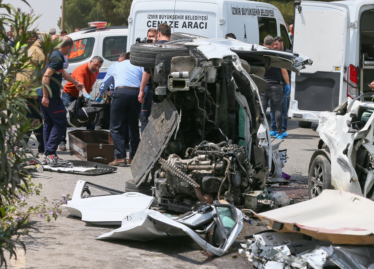 İzmir'de feci kaza: 7 ölü, 1 yaralı