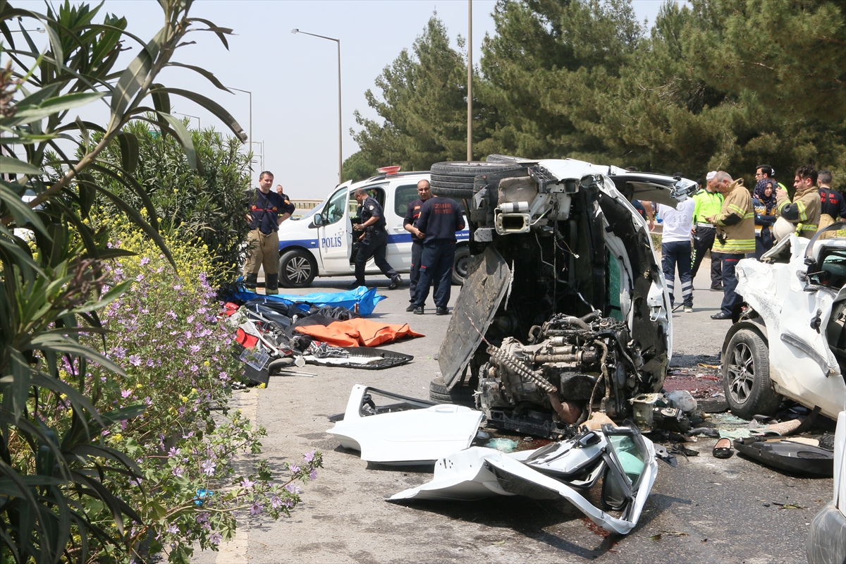 İzmir'de feci kaza: 7 ölü, 1 yaralı