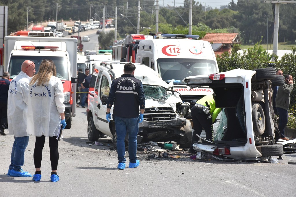 İzmir'de feci kaza: 7 ölü, 1 yaralı