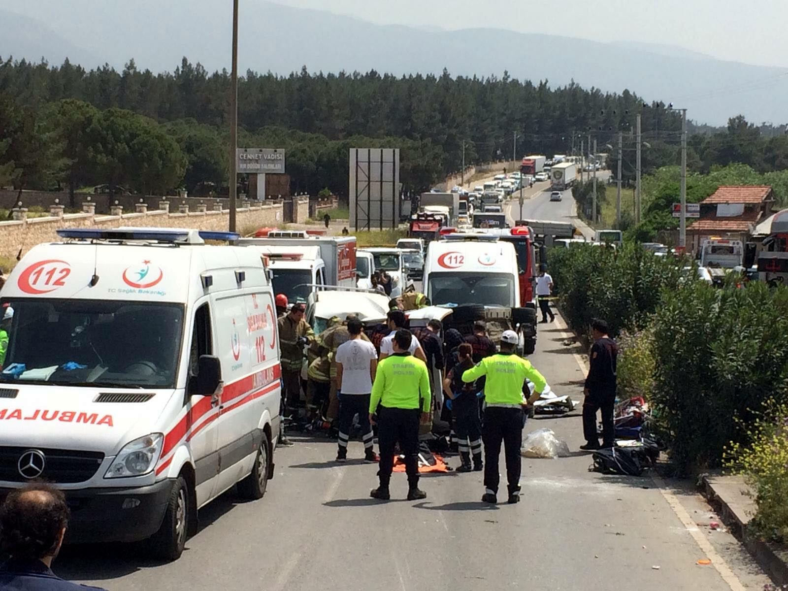 İzmir'de feci kaza: 7 ölü, 1 yaralı