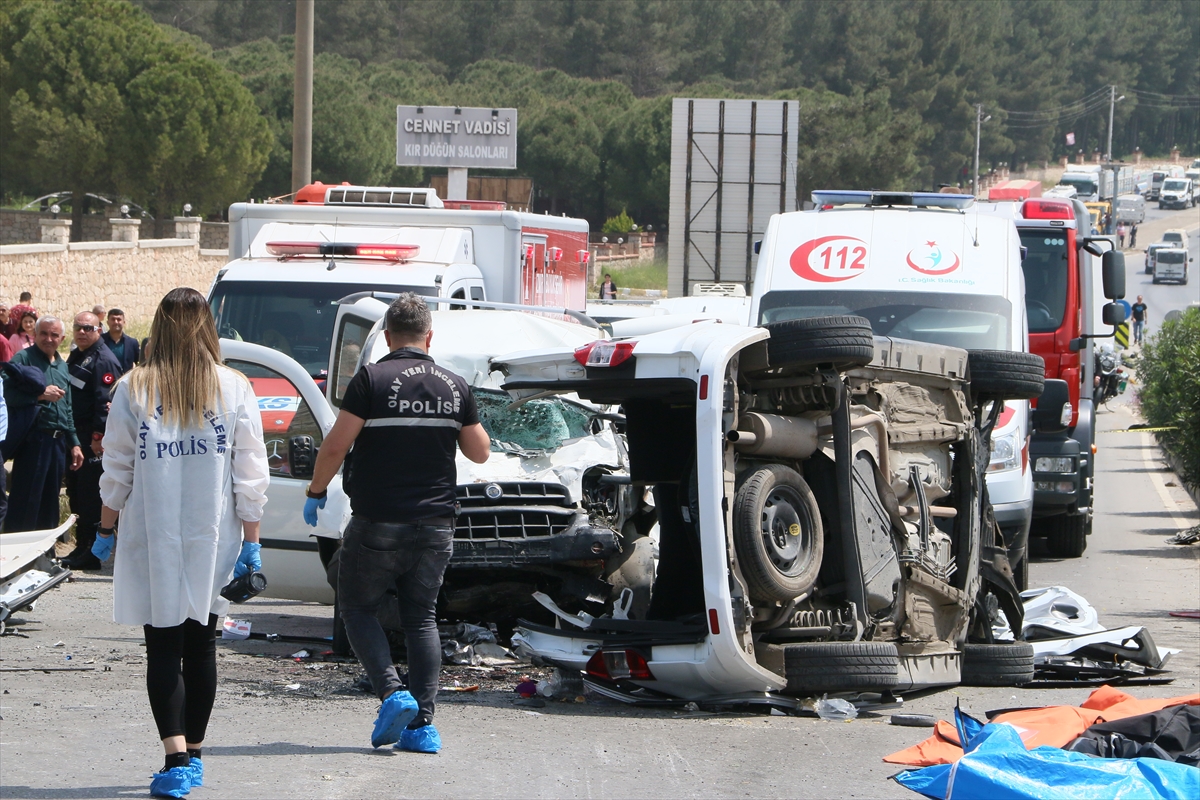 İzmir'de feci kaza: 7 ölü, 1 yaralı