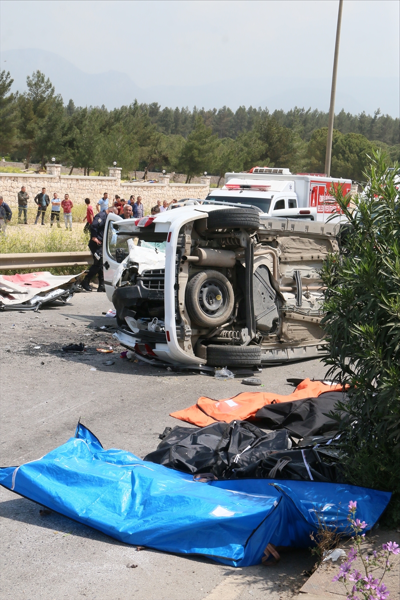 İzmir'de feci kaza: 7 ölü, 1 yaralı