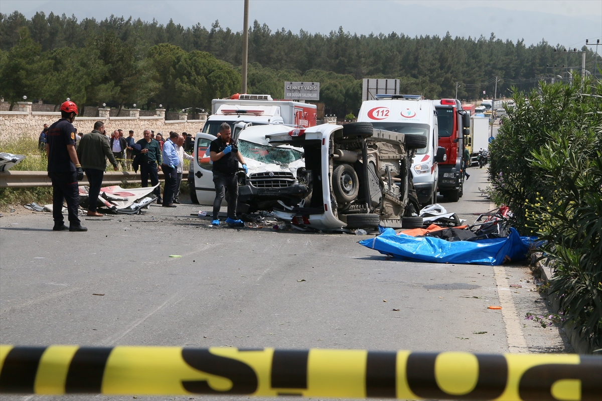 İzmir'de feci kaza: 7 ölü, 1 yaralı