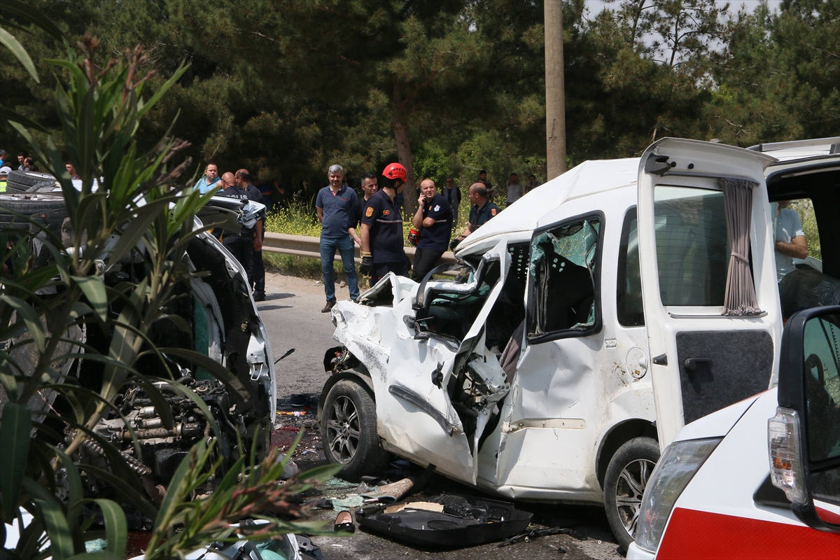 İzmir'de feci kaza: 7 ölü, 1 yaralı