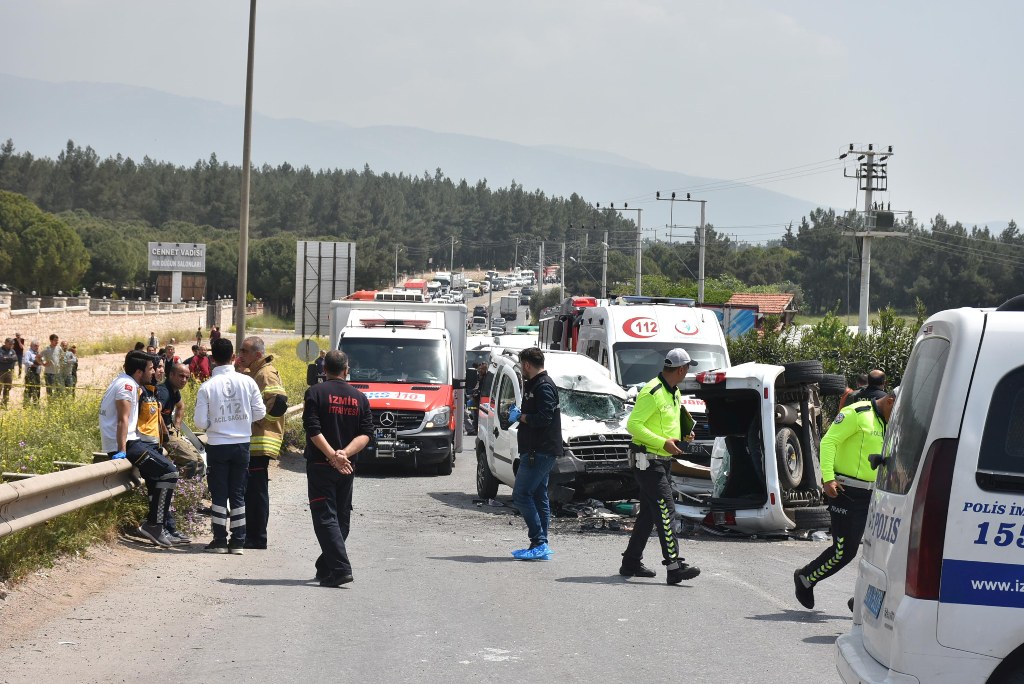 İzmir'de feci kaza: 7 ölü, 1 yaralı