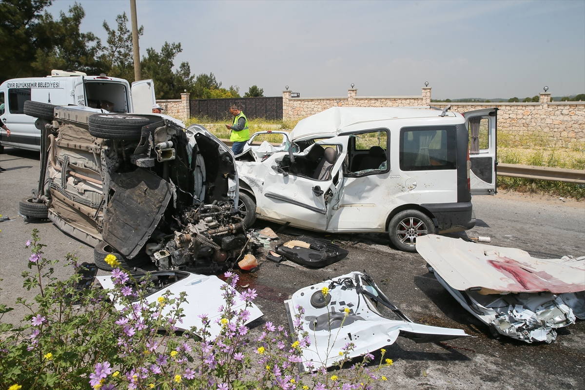 İzmir'de feci kaza: 7 ölü, 1 yaralı