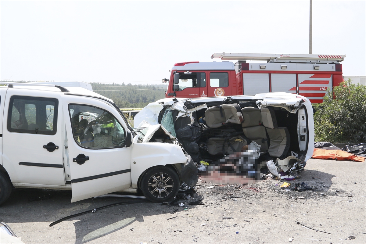 İzmir'de feci kaza: 7 ölü, 1 yaralı