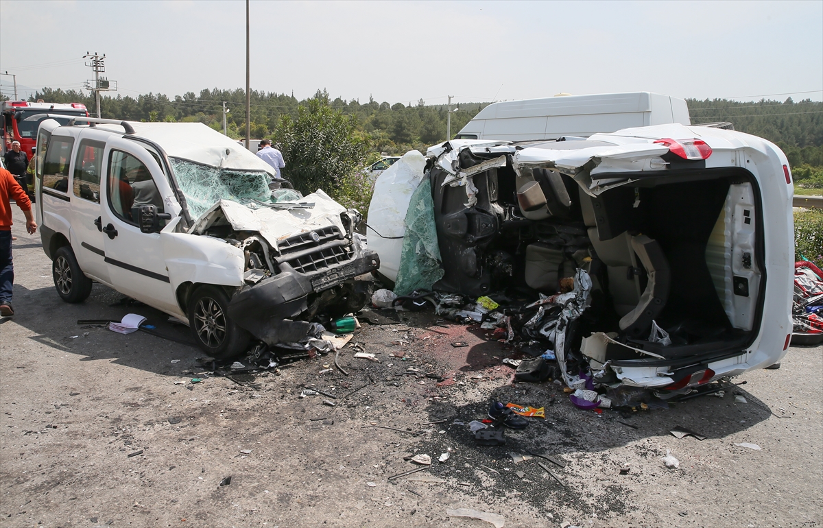 İzmir'de feci kaza: 7 ölü, 1 yaralı