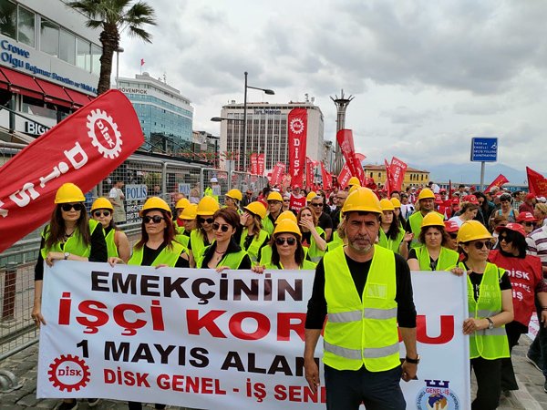 İzmir'de 1 Mayıs'a coşkulu kutlama...