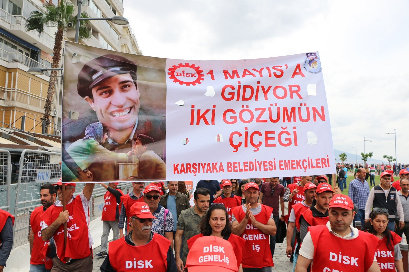 İzmir'de 1 Mayıs'a coşkulu kutlama...