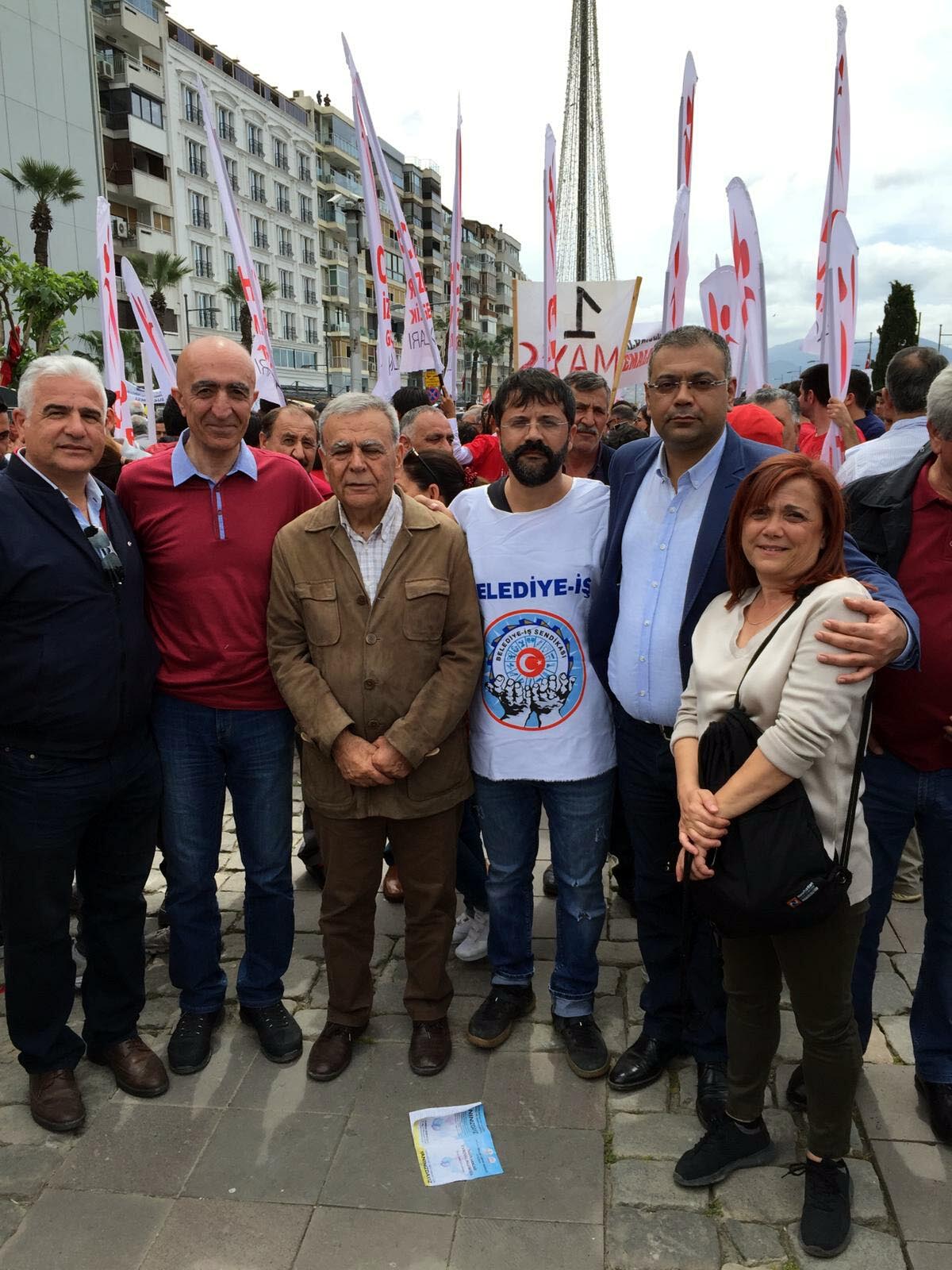 İzmir'de 1 Mayıs'a coşkulu kutlama...