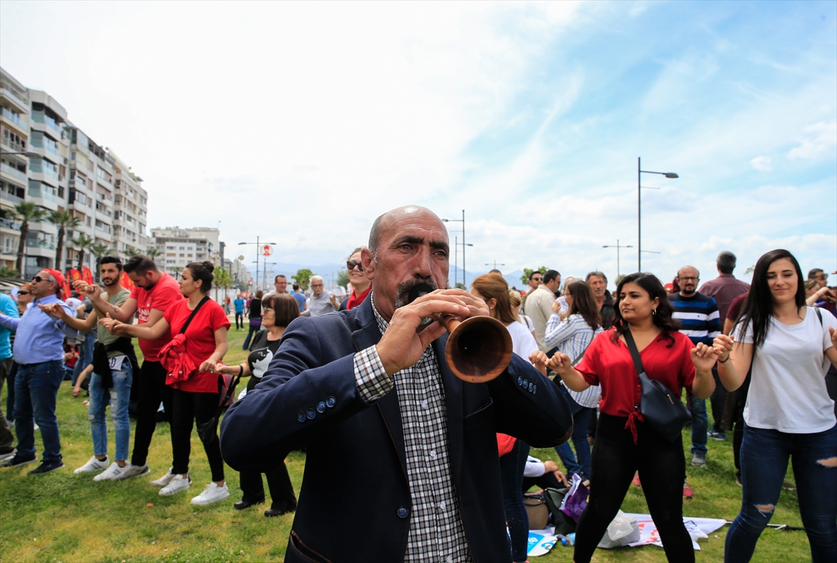 İzmir'de 1 Mayıs'a coşkulu kutlama...