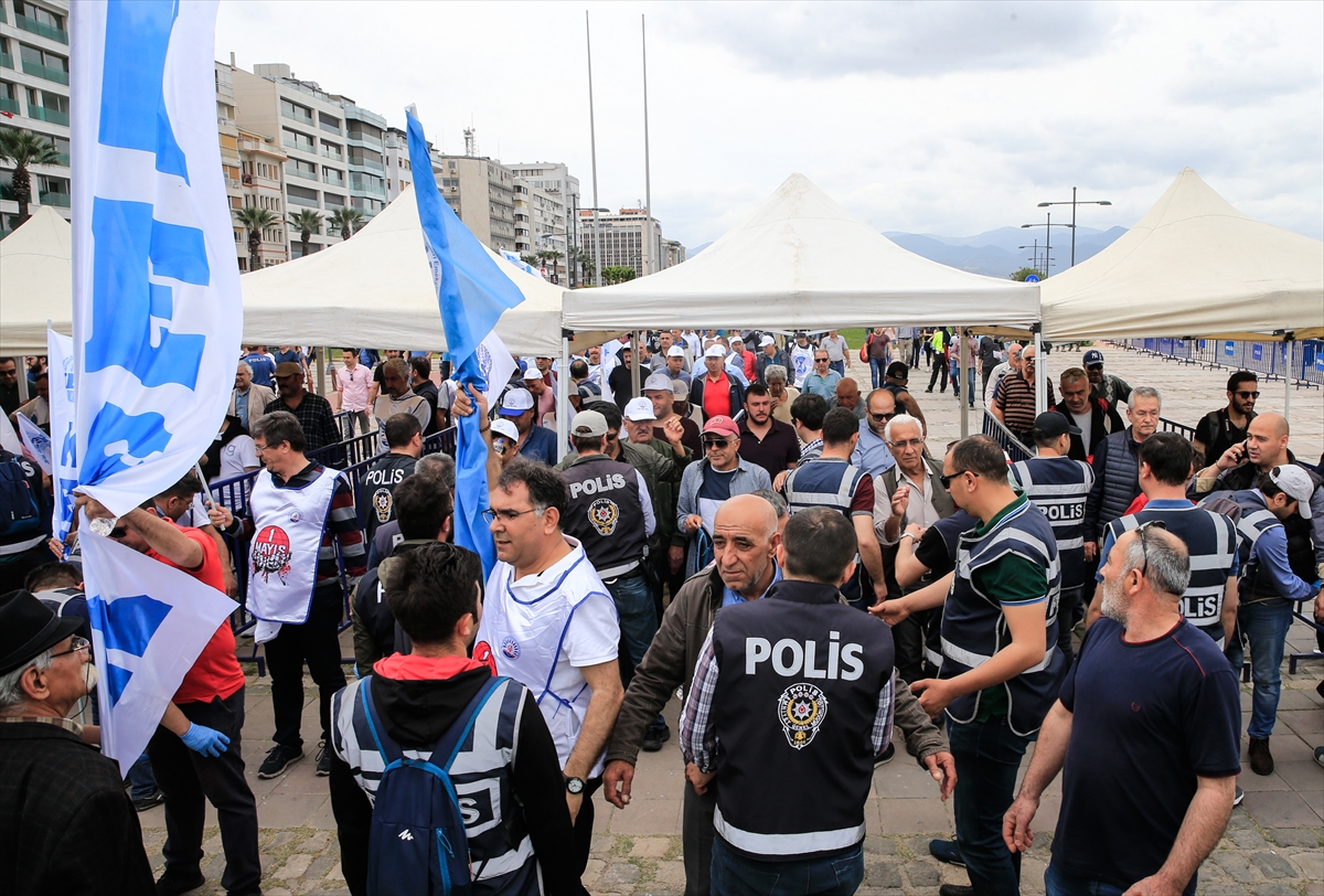 İzmir'de 1 Mayıs'a coşkulu kutlama...