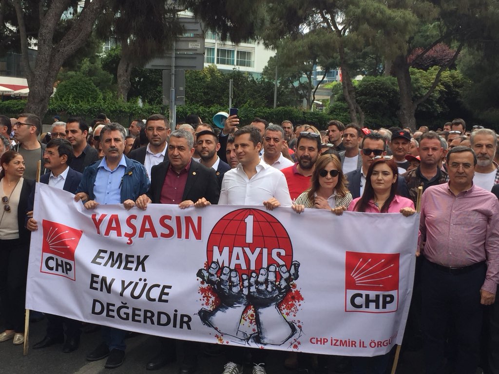 İzmir'de 1 Mayıs'a coşkulu kutlama...