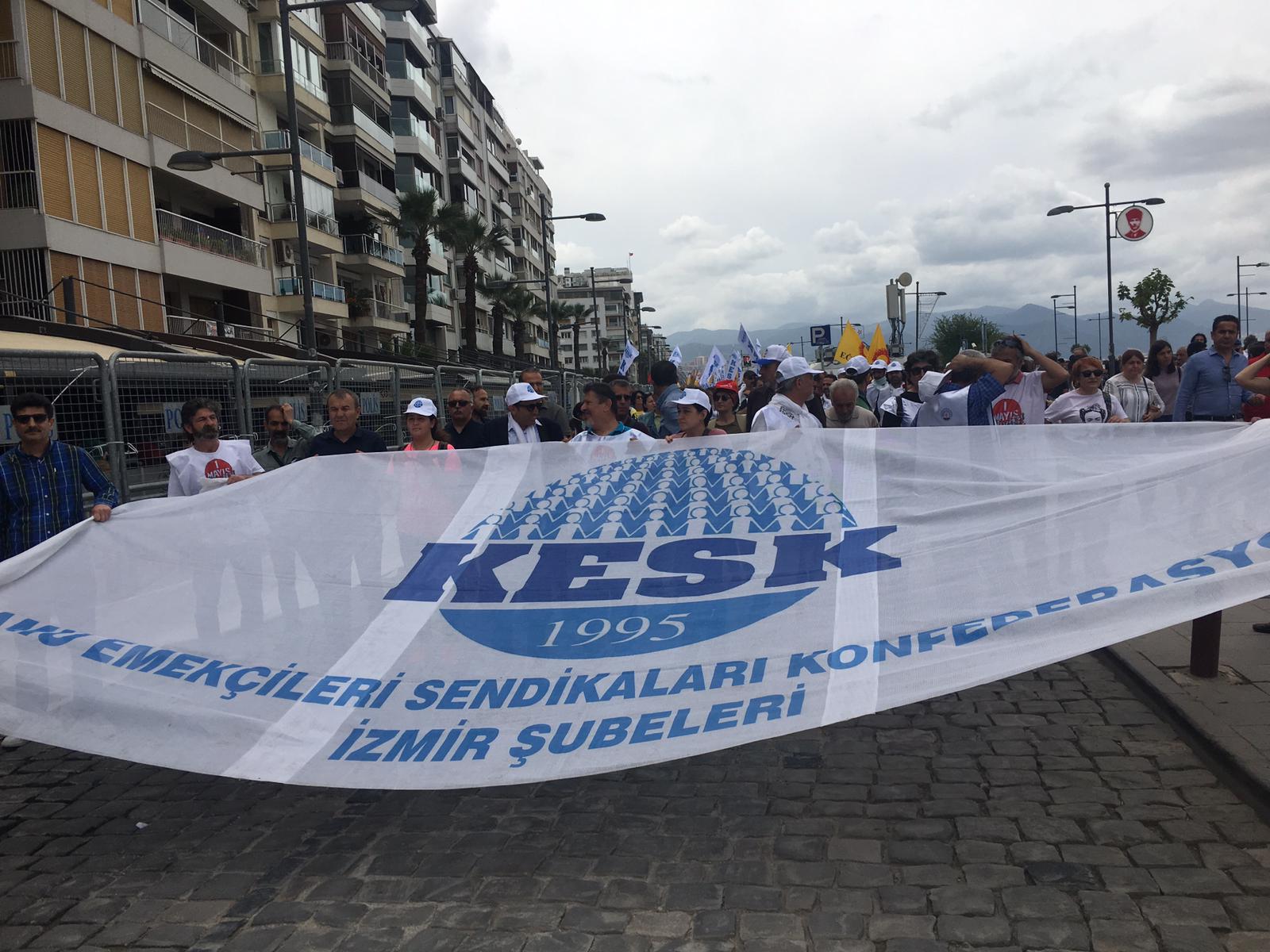 İzmir'de 1 Mayıs'a coşkulu kutlama...