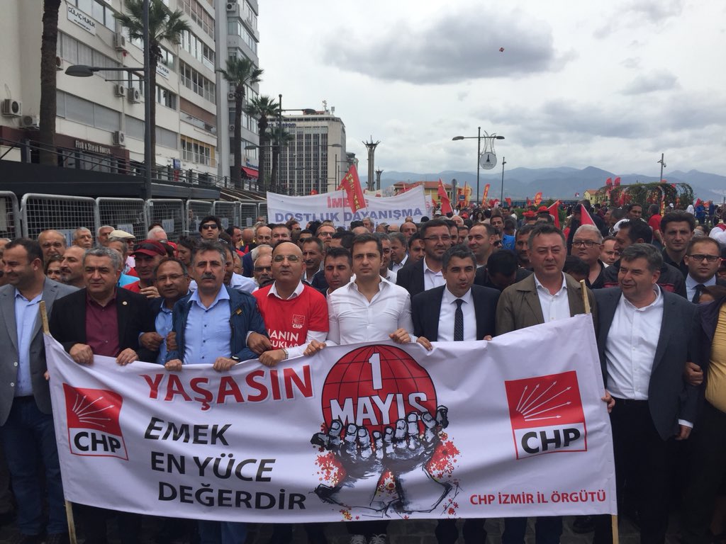 İzmir'de 1 Mayıs'a coşkulu kutlama...