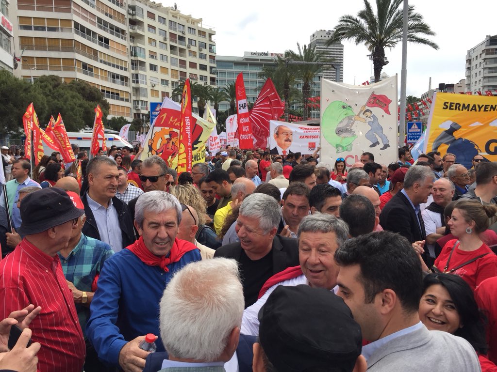 İzmir'de 1 Mayıs'a coşkulu kutlama...