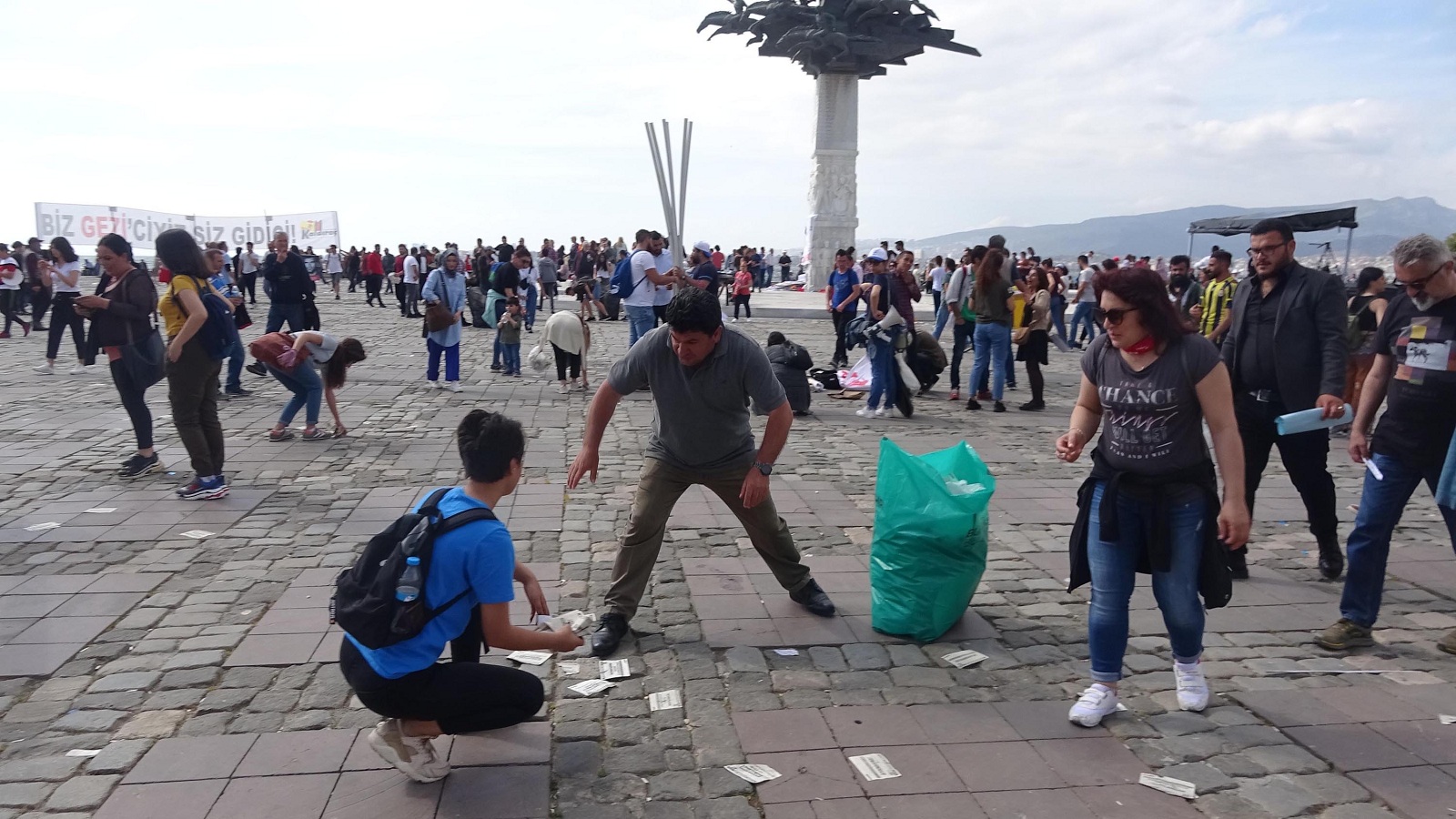 İzmir'de 1 Mayıs'a coşkulu kutlama...