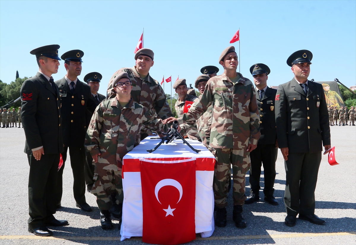 İzmir'de engellilerin bir günlük askerlik sevinci