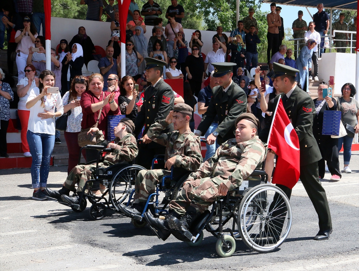 İzmir'de engellilerin bir günlük askerlik sevinci