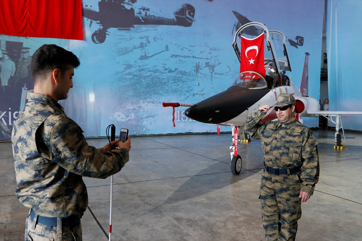 İzmir'de engellilerin bir günlük askerlik sevinci