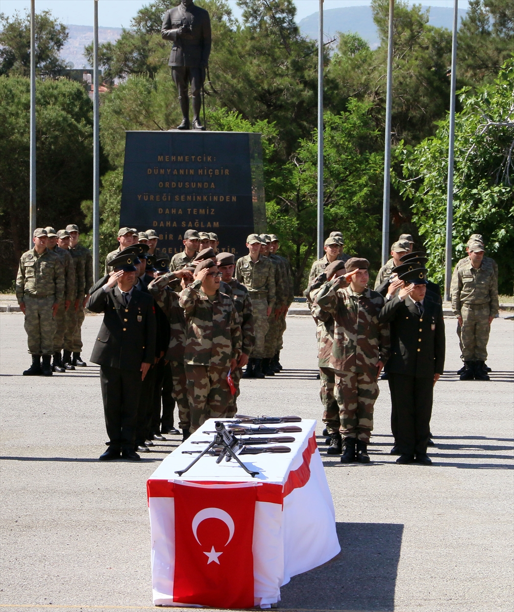 İzmir'de engellilerin bir günlük askerlik sevinci